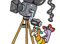 Logo TOM Filmtage. Männlein hängt an einem Kamerastativ.