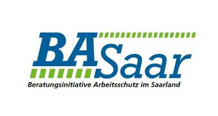Logo BA Saar, blaue Schrift, darüber und darunter grüne, gestrichelte Balken
