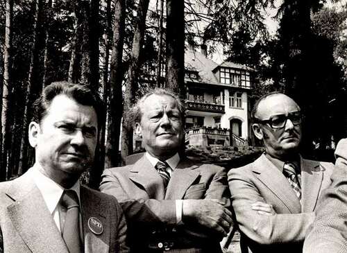 Willy Brandt mit Kammerpräsident Norbert Engel (rechts) und dem damaligen Vorstandsvorsitzenden Albrecht Herold (links) bei einem Besuch auf Gut Junk