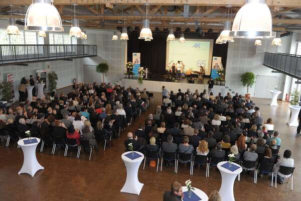 Foto vom der Feier in der Aula der Universität des Saarlandes