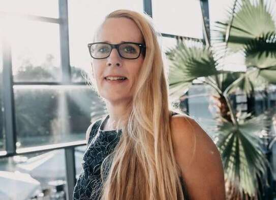 Das Foto zeigt Barbara Zimmermann, Gastgeberin des Events.