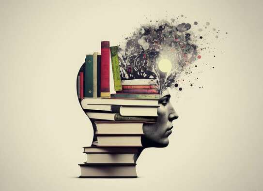 Grafik: gestapelte Bücher im Kopf, Wolke aus Gehirn
