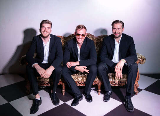 Schmuckbild mit den 3 Musikern von Lindyana