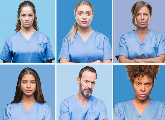 6 Personen aus dem Pflegebereich, 5 Frauen und 1 Mann in blauen Krankenkitteln